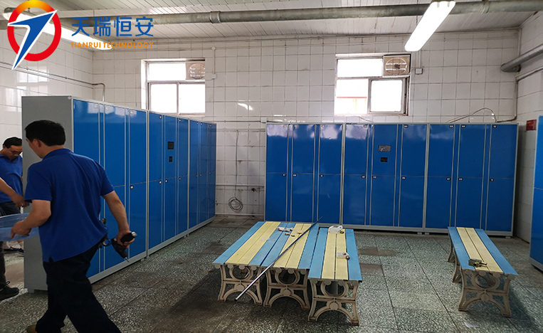 中央財(cái)經(jīng)大學(xué)聯(lián)網(wǎng)型刷卡智能更衣柜